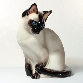 Siamese cat figurine