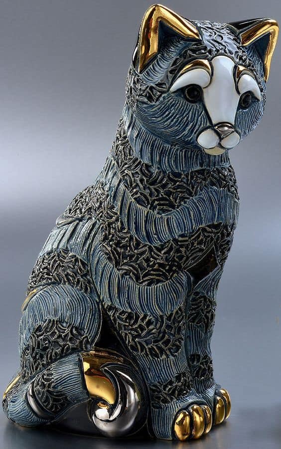 Cat sculpture that looks like it can be put in a museum 