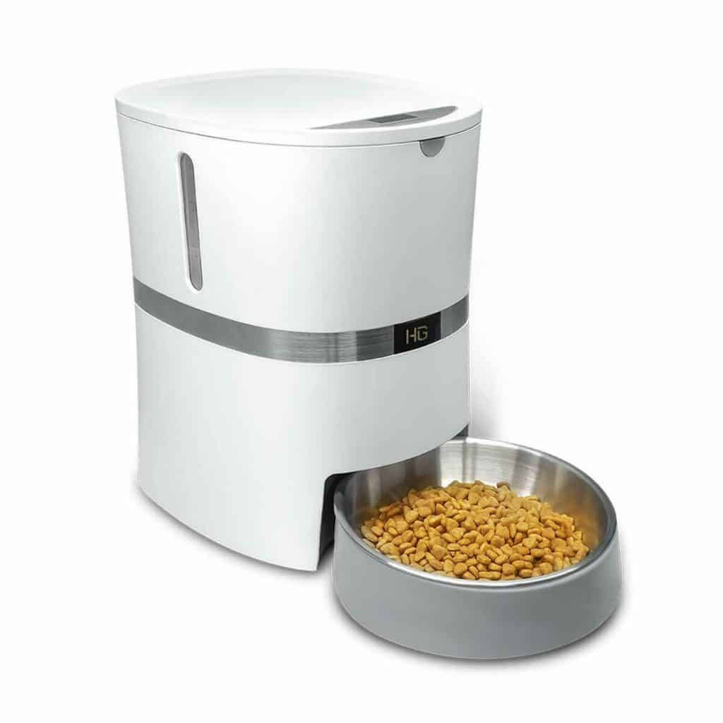 Best Outdoor Automatic Cat Feeders Reviewed (2021) | Raise a Cat