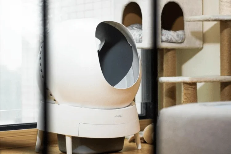 A white Aimicat litter box